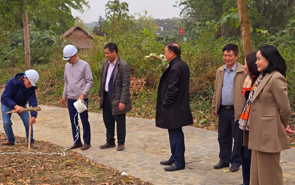 Thứ trưởng Trịnh Thị Thủy kiểm tra công tác tổ chức Ngày hội “Sắc Xuân trên mọi miền Tổ quốc” năm 2025 - ảnh 4