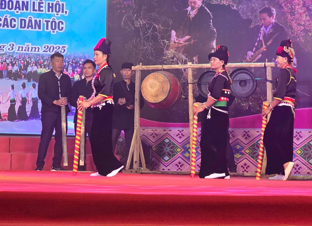Đặc sắc các trích đoạn lễ hội, nghi thức sinh hoạt văn hóa truyền thống - ảnh 7
