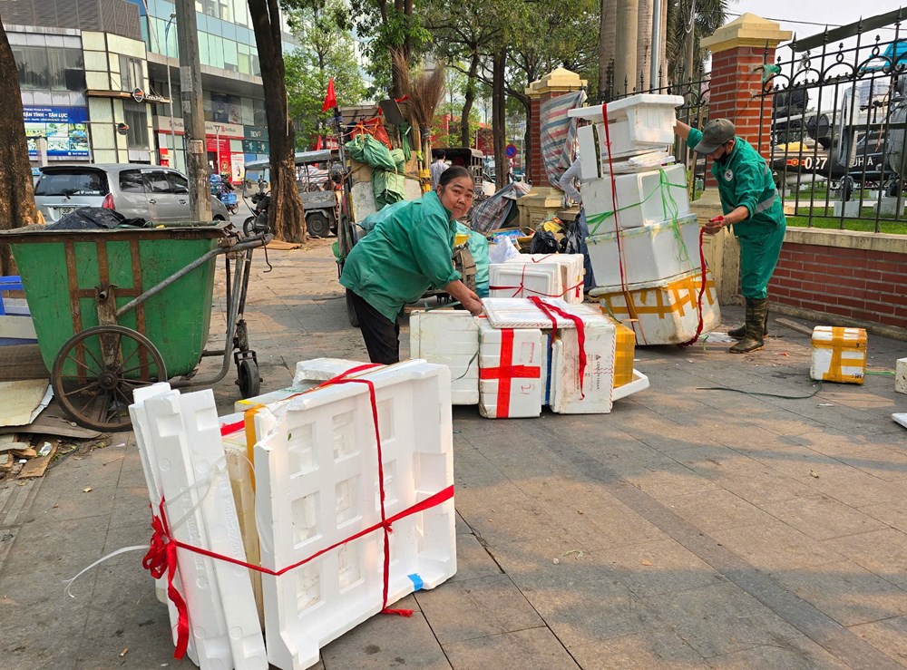 Rác thải vây quanh bảo tàng - ảnh 12
