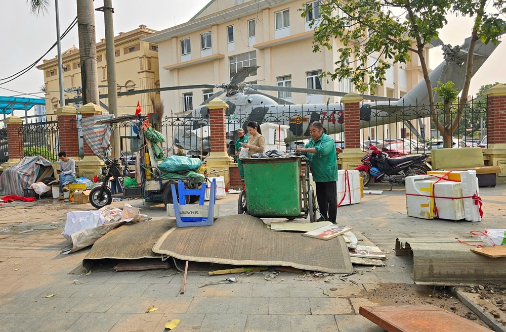 Rác thải vây quanh bảo tàng - ảnh 11