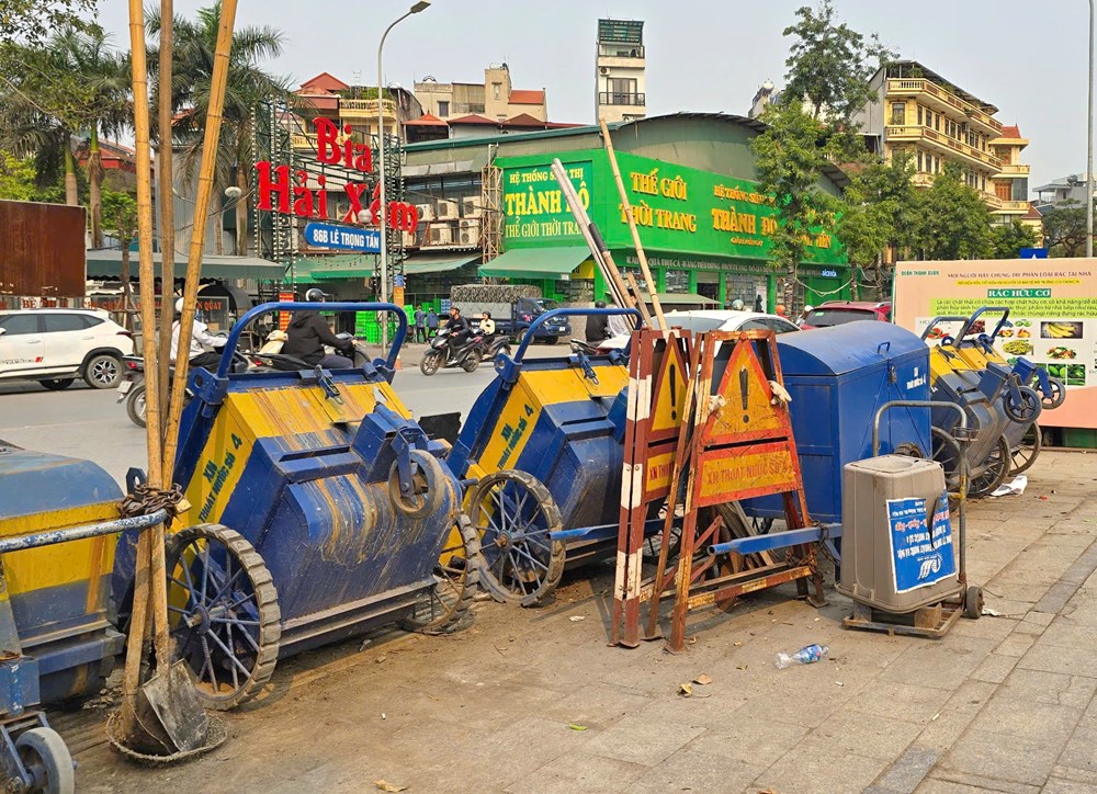 Rác thải vây quanh bảo tàng - ảnh 8