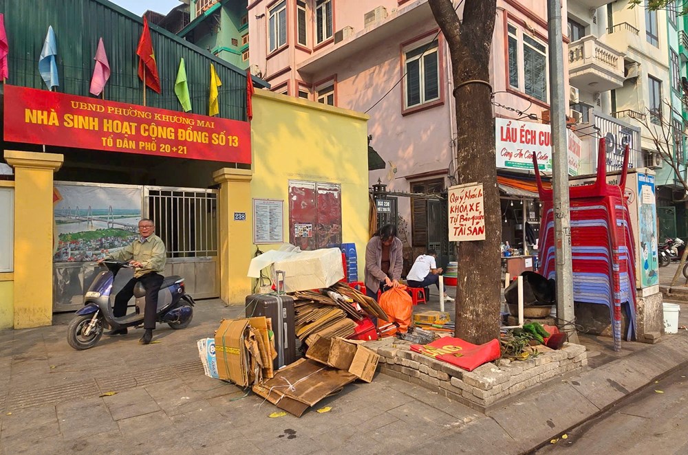 Rác thải vây quanh bảo tàng - ảnh 4