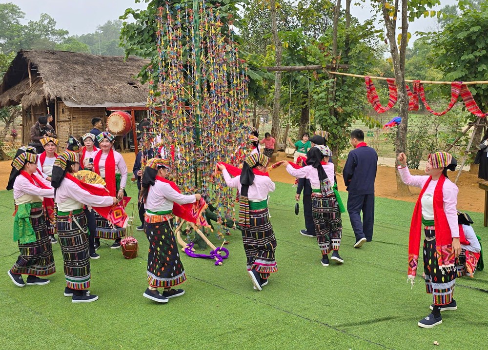 Tháng 5 với chủ đề “Bác Hồ với cộng đồng các dân tộc Việt Nam” - ảnh 2
