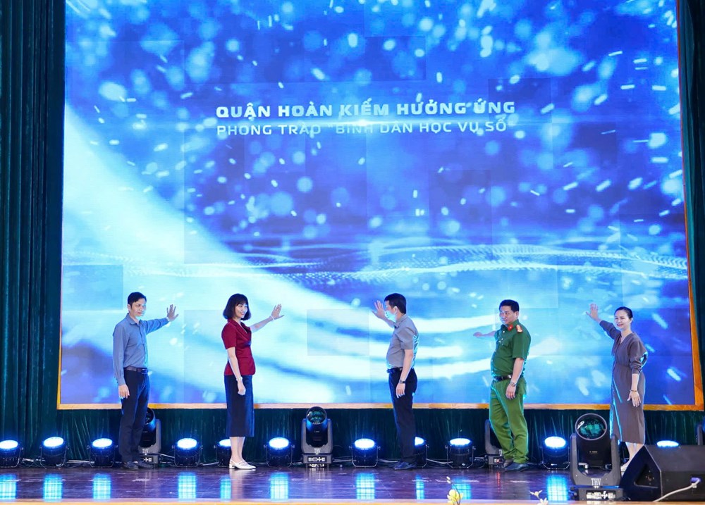 Quận Hoàn Kiếm phát động phong trào “Bình dân học vụ số” - ảnh 1