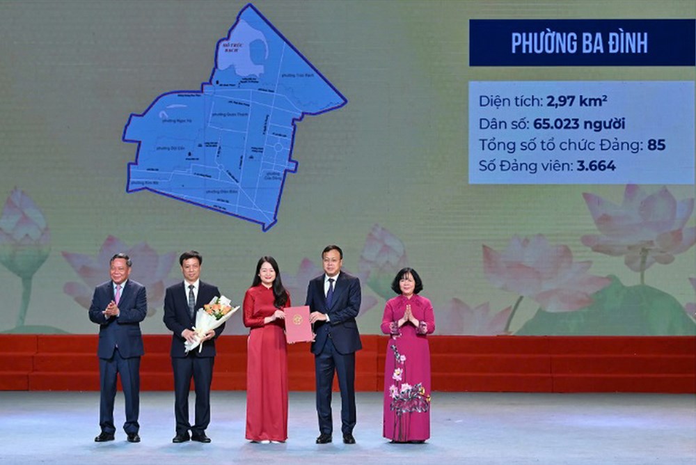 Công bố lãnh đạo 126 xã, phường mới của Hà Nội - ảnh 2