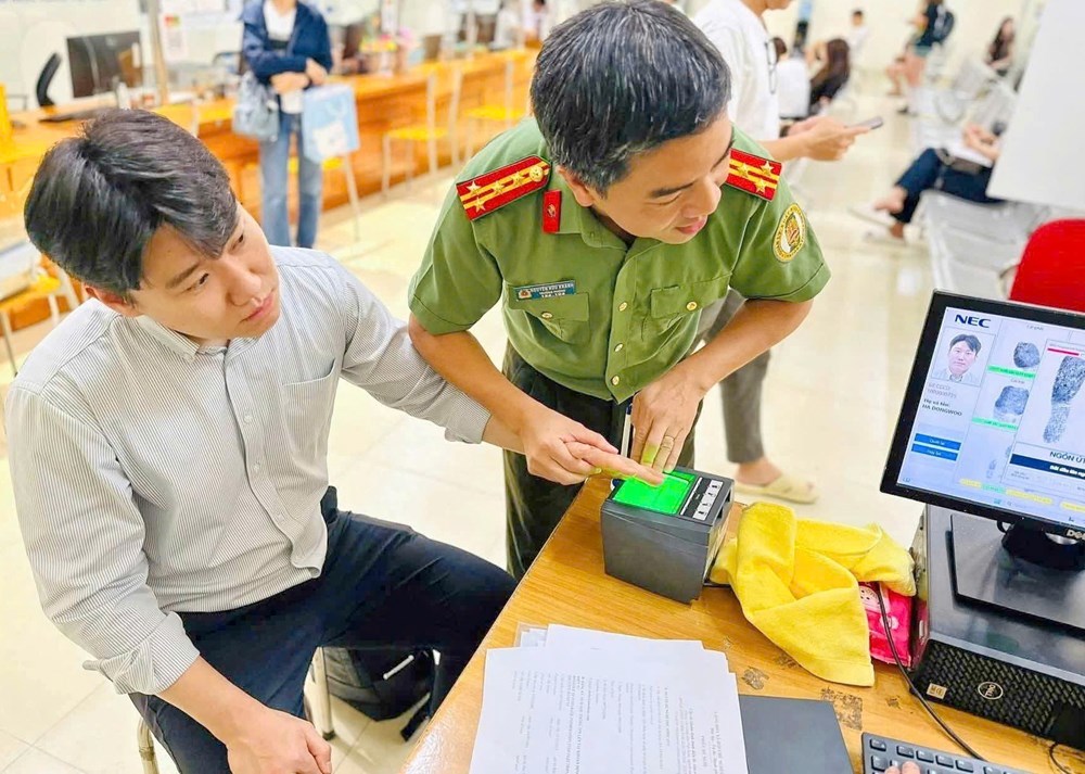 Cấp định danh điện tử mức độ 2 cho người nước ngoài trên địa bàn Hà Nội - ảnh 1