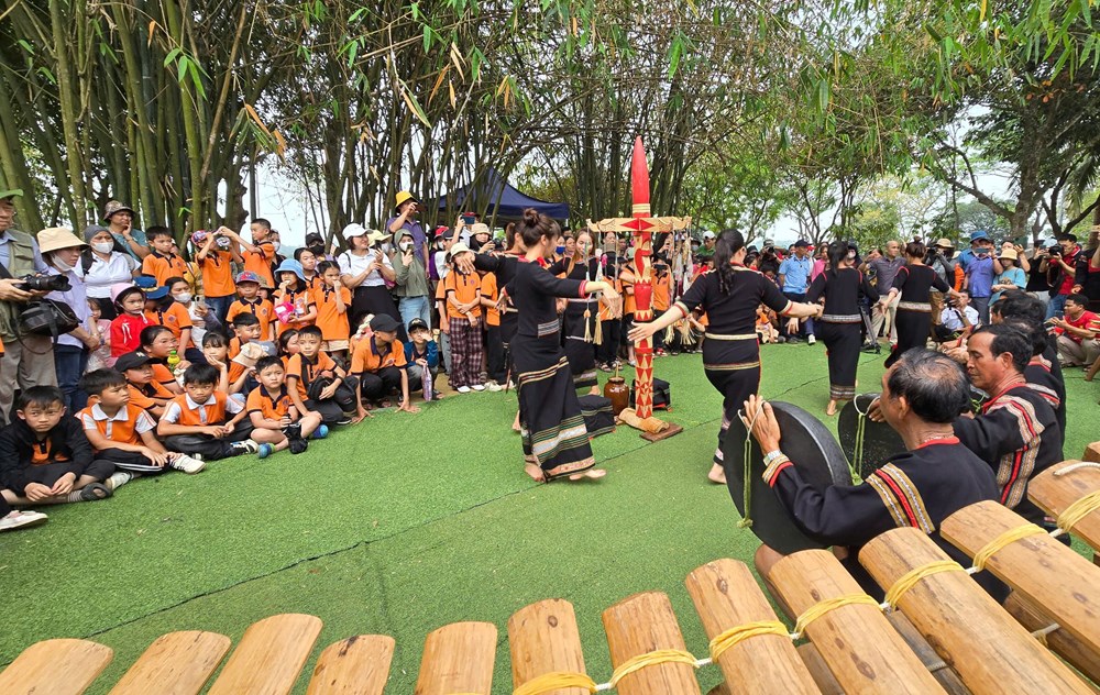 Làm gì để lan tỏa hơn nữa giá trị văn hoá các dân tộc Việt Nam? - ảnh 1