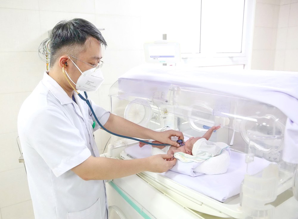 Hành trình hồi sinh của bé gái sinh cực non chỉ nặng 550 gram - ảnh 1