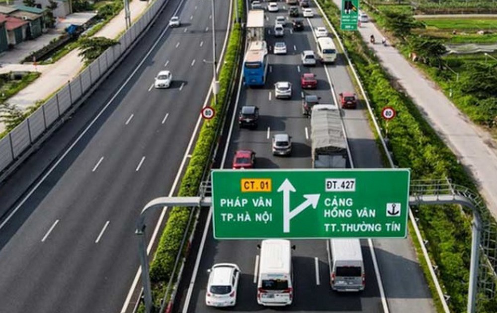 Đề xuất cấm xe tải, xe khách chạy làn sát giải phân cách trên cao tốc - ảnh 1