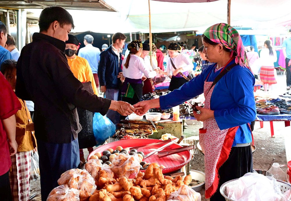 Chợ phiên Đồng Văn - Nơi lưu giữ văn hóa truyền thống vùng cao nguyên đá - ảnh 12