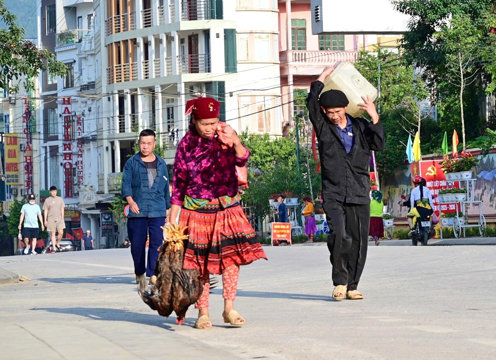 Chợ phiên Đồng Văn - Nơi lưu giữ văn hóa truyền thống vùng cao nguyên đá - ảnh 2