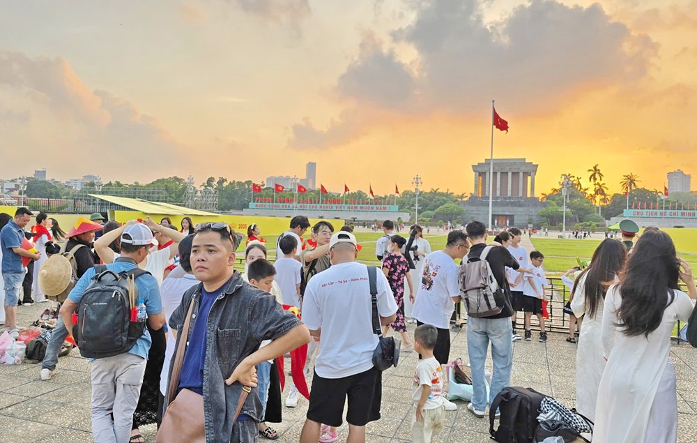 Nô nức check-in tại Lăng Bác trước thềm đại lễ Quốc khánh 2.9 - ảnh 2