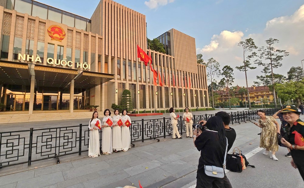 Nô nức check-in tại Lăng Bác trước thềm đại lễ Quốc khánh 2.9 - ảnh 5
