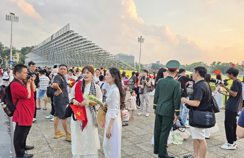 Nô nức check-in tại Lăng Bác trước thềm đại lễ Quốc khánh 2.9 - ảnh 3