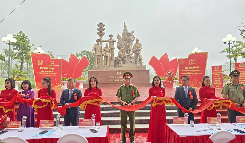 Khánh thành Tượng đài “Công an nhân dân vì dân phục vụ” - ảnh 1