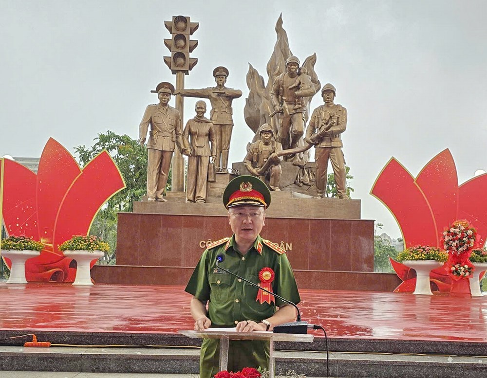 Khánh thành Tượng đài “Công an nhân dân vì dân phục vụ” - ảnh 2