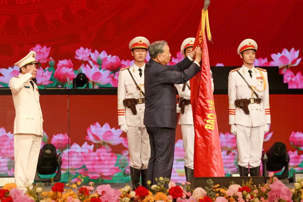Lễ kỷ niệm trọng thể 80 năm Ngày truyền thống Công an nhân dân và đón nhận Huân chương Sao Vàng lần thứ 5 - ảnh 2