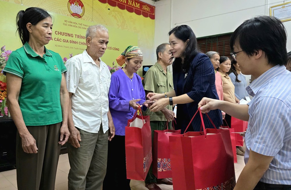 Chương trình “Về nguồn” kỷ niệm 80 năm Ngày truyền thống ngành Văn hóa  - ảnh 12