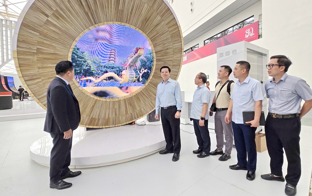 Phó Thủ tướng Mai Văn Chính: Tạo điều kiện tốt nhất cho người khi tham quan Triển lãm Thành tựu đất nước - ảnh 9