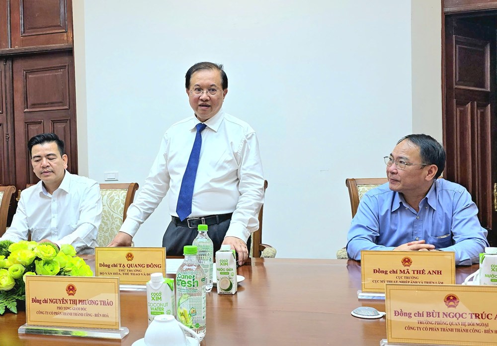 Người dân được phục vụ nước uống dinh dưỡng chất lượng cao dịp Đại lễ A80 - ảnh 2