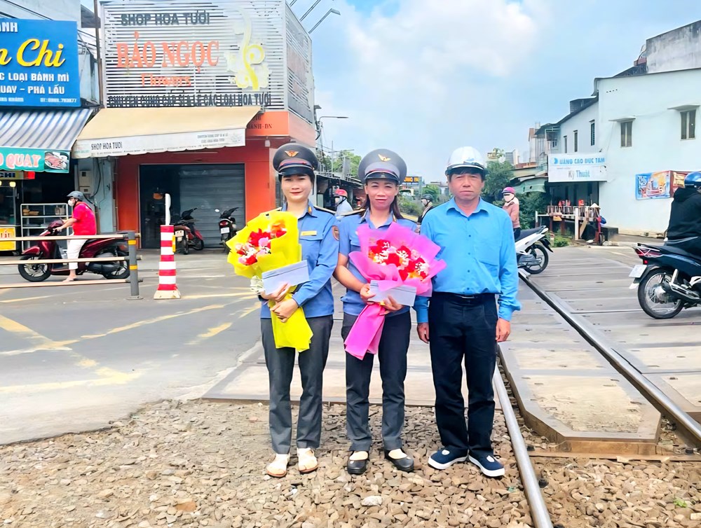 Đồng Nai: Nam thanh niên tông gãy dàn chắn khi “thông chốt” đường sắt - ảnh 2