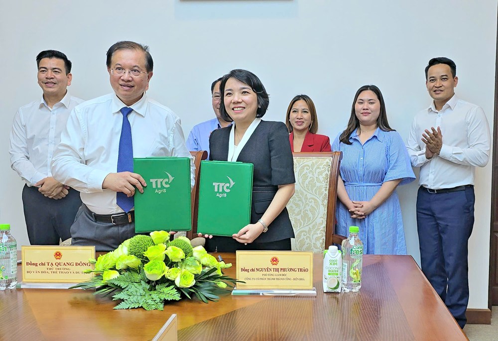 Người dân được phục vụ nước uống dinh dưỡng chất lượng cao dịp Đại lễ A80 - ảnh 1