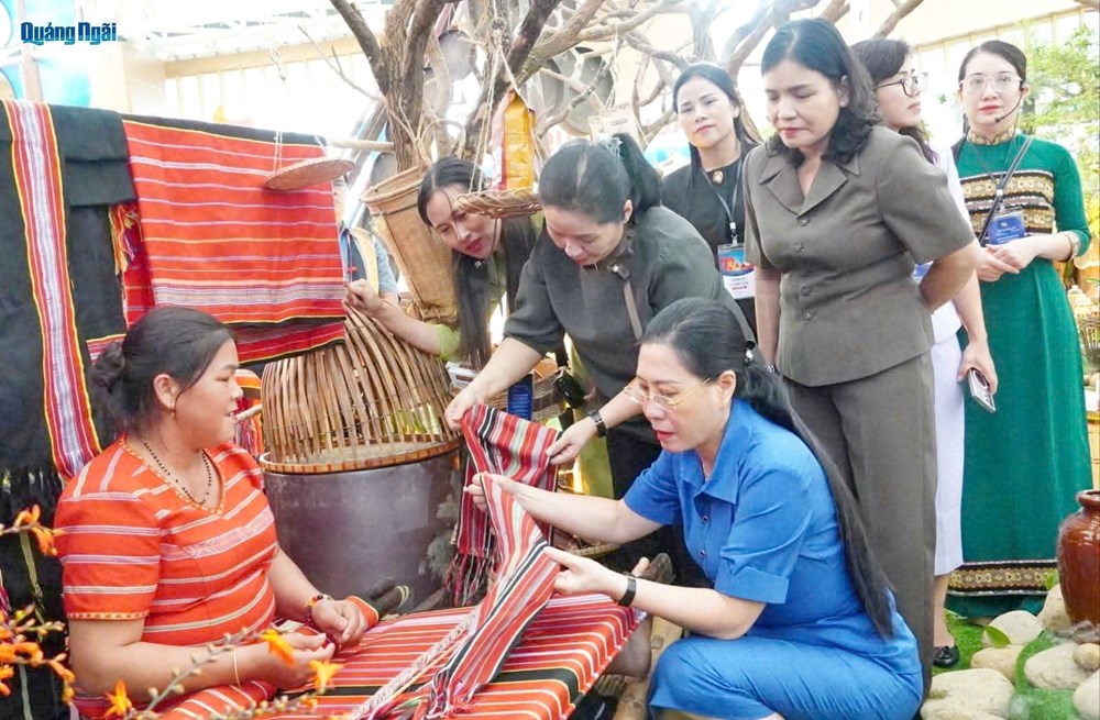 Ngắm biển, rừng Quảng Ngãi tại Triển lãm Thành tựu đất nước - ảnh 2