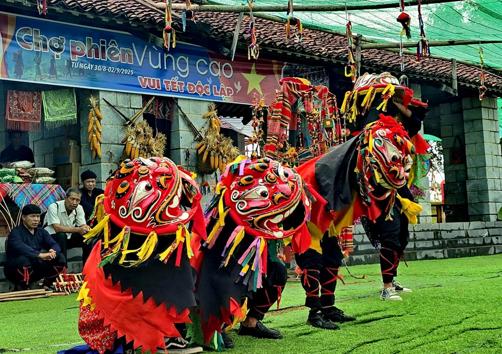 Mãn nhãn xem người xứ Lạng múa sư tử mèo - ảnh 1