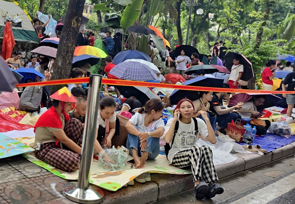 Hà Nội: Người dân ken kín đường đón chờ Lễ diễu binh, diễu hành - ảnh 6