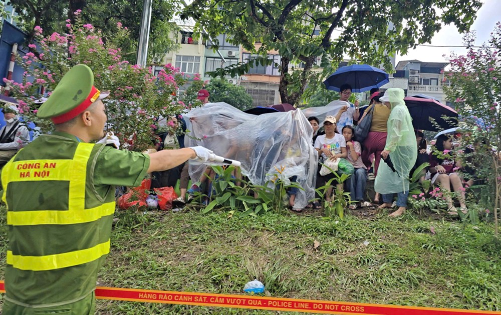 Hà Nội: Người dân ken kín đường đón chờ Lễ diễu binh, diễu hành - ảnh 10