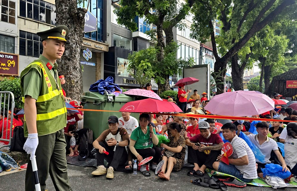 Hà Nội: Người dân ken kín đường đón chờ Lễ diễu binh, diễu hành - ảnh 9