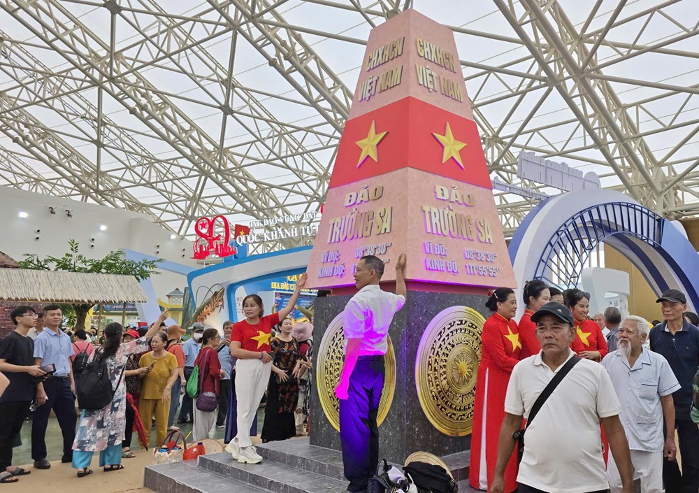 Triển lãm Thành tựu đất nước tiếp tục tạo sức hút - ảnh 7