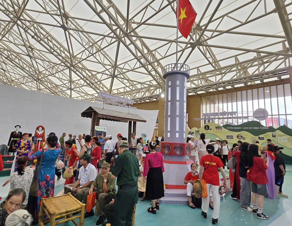 Triển lãm Thành tựu đất nước tiếp tục tạo sức hút - ảnh 3