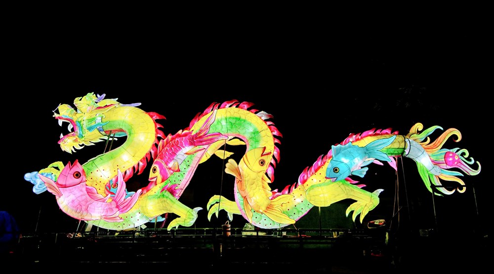  Người “thổi hồn” cho mô hình đèn Trung thu khổng lồ  - ảnh 4