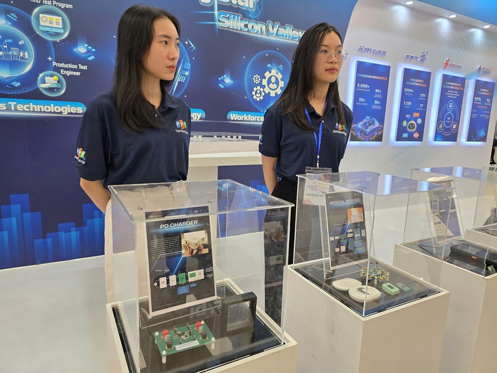 Giới trẻ trải nghiệm sản phẩm công nghệ tại Triển lãm quốc tế Đổi mới sáng tạo Việt Nam 2025 - ảnh 13