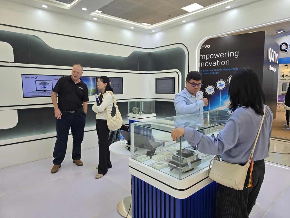 Giới trẻ trải nghiệm sản phẩm công nghệ tại Triển lãm quốc tế Đổi mới sáng tạo Việt Nam 2025 - ảnh 1