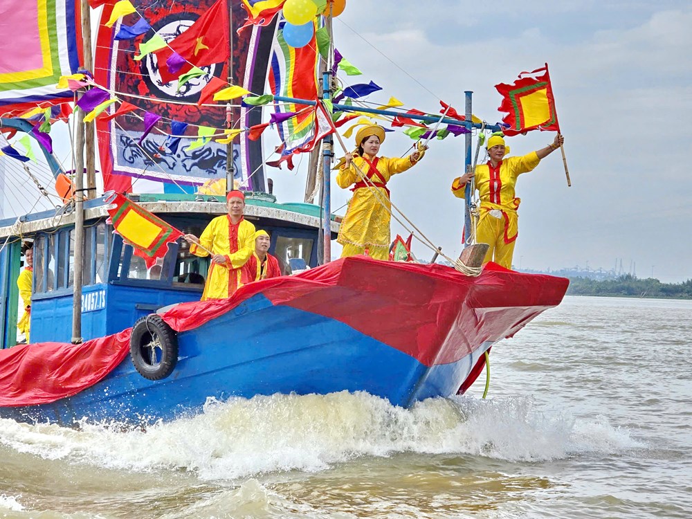Xem “chiến thuyền” hội quân trên sông Lục Đầu - ảnh 12