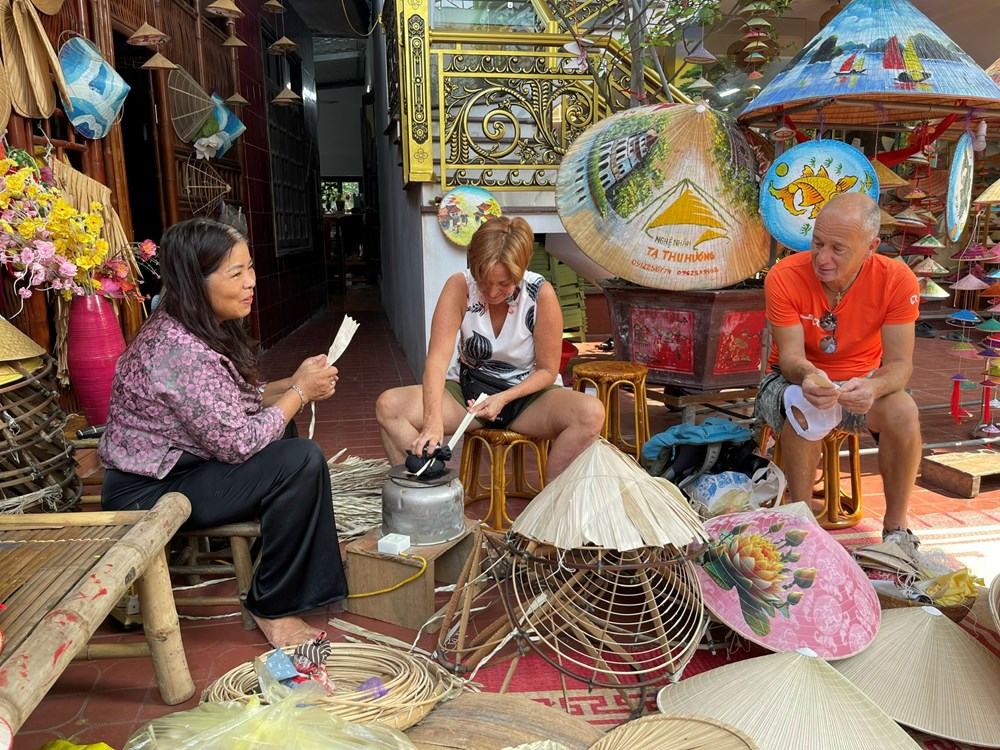 Giữ hồn nón Chuông giữa nhịp sống hiện đại - ảnh 7