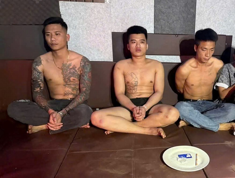 Hà Nội: Bắt chủ quán karaoke “chui” tổ chức cho khách “bay lắc” - ảnh 2