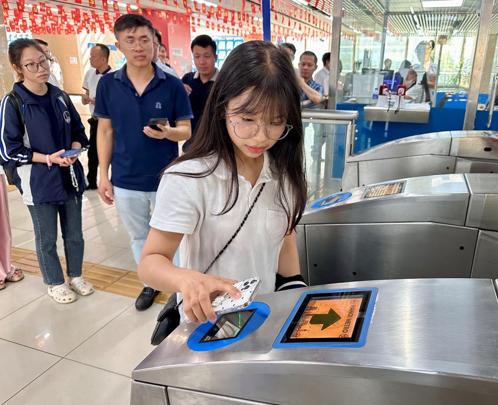 Thử nghiệm vé tháng điện tử trên tuyến đường sắt Cát Linh - Hà Đông - ảnh 1