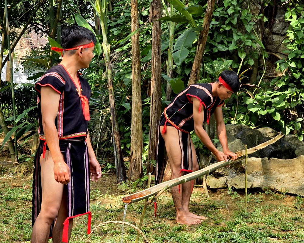 Nét đẹp văn hóa trong Lễ cúng Giọt nước của người Ba Na - ảnh 2