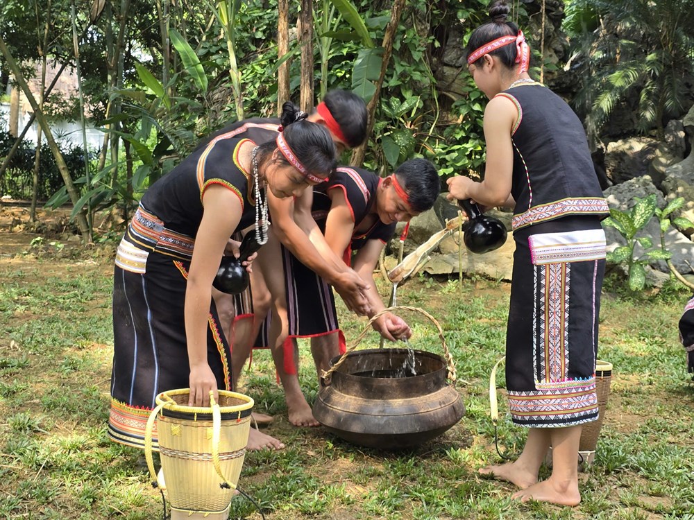 Nét đẹp văn hóa trong Lễ cúng Giọt nước của người Ba Na - ảnh 3