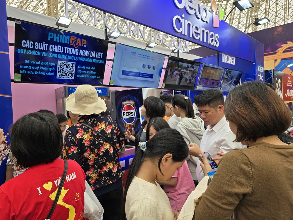 Đến trải nghiệm văn hóa, về trĩu tay đặc sản vùng miền - ảnh 7