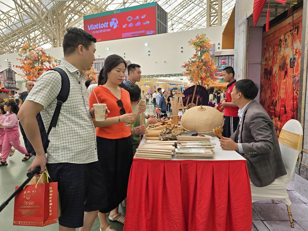 Đến trải nghiệm văn hóa, về trĩu tay đặc sản vùng miền - ảnh 17