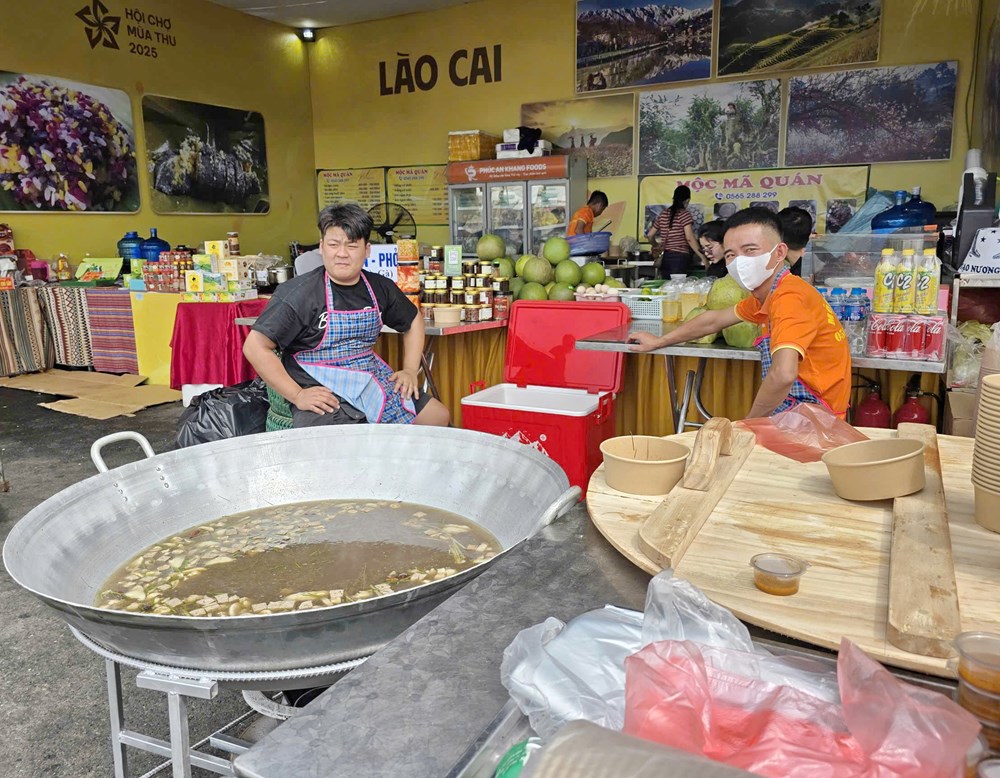 Trải nghiệm ẩm thực vùng miền tại Hội chợ mùa Thu lần thứ nhất - 2025  - ảnh 8