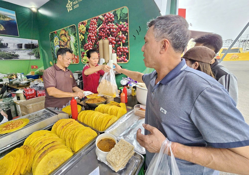 Trải nghiệm ẩm thực vùng miền tại Hội chợ mùa Thu lần thứ nhất - 2025  - ảnh 11