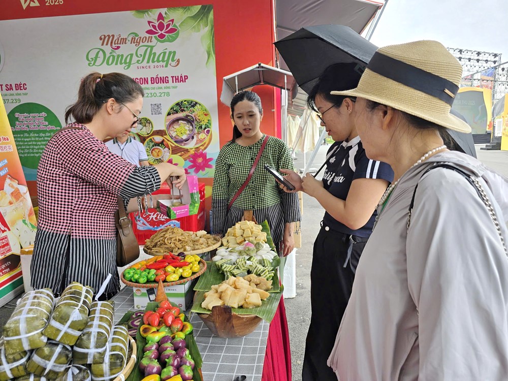 Trải nghiệm ẩm thực vùng miền tại Hội chợ mùa Thu lần thứ nhất - 2025  - ảnh 17