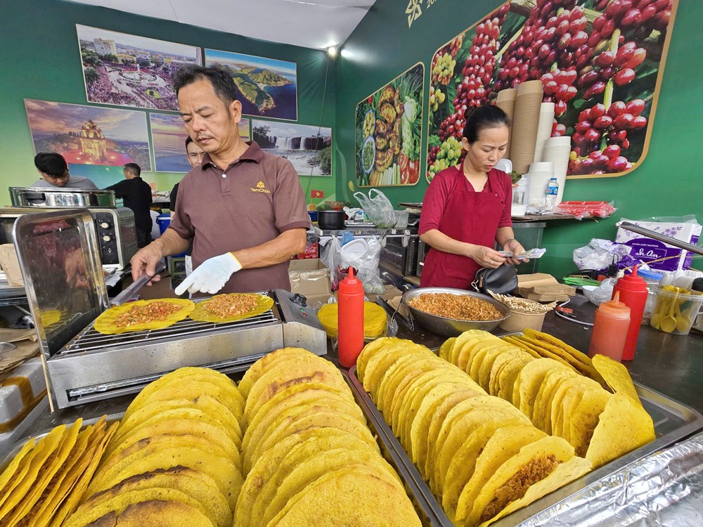 Trải nghiệm ẩm thực vùng miền tại Hội chợ mùa Thu lần thứ nhất - 2025  - ảnh 10