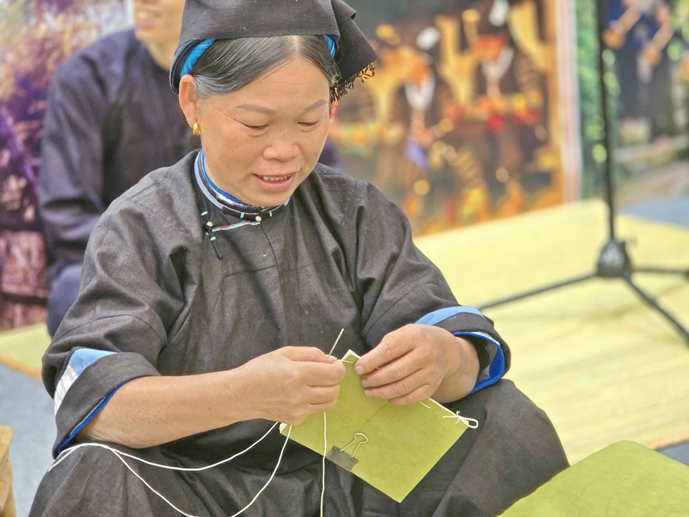 Thấp thoáng bản làng giữa Hội chợ mùa Thu lần thứ nhất - 2025  - ảnh 6