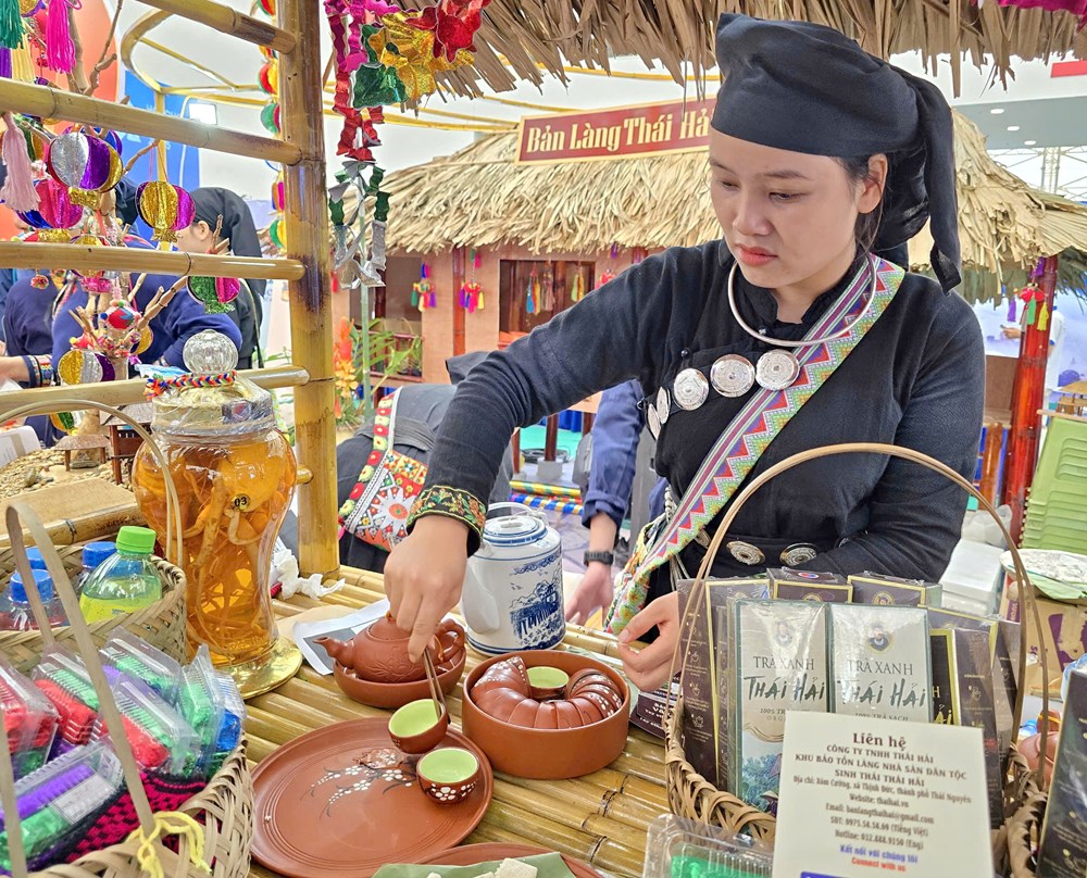 Thấp thoáng bản làng giữa Hội chợ mùa Thu lần thứ nhất - 2025  - ảnh 2